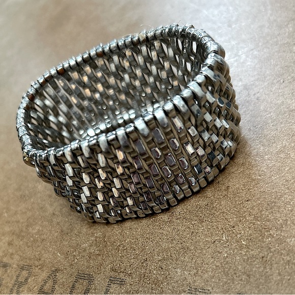 Elasticated Silver Tone Bracelet - Picture 5 of 5